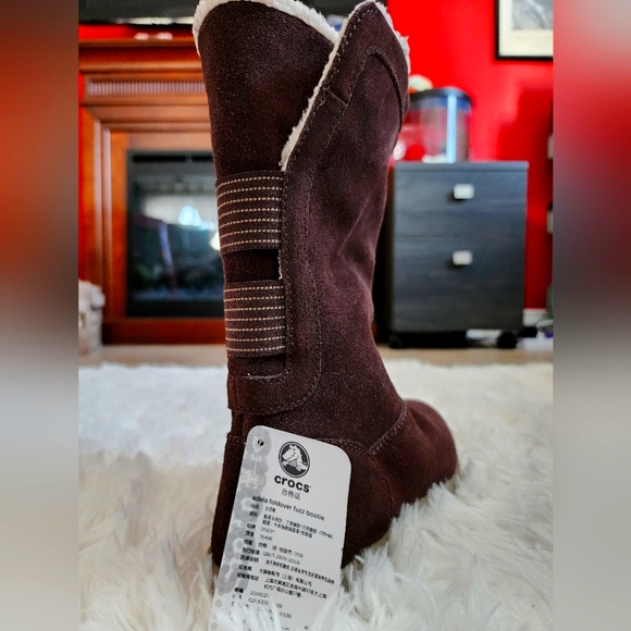 New Crocs Adela Foldover Fuzz Bootie sz 7 - Picture 3 of 4